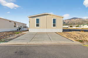 Manufactured / mobile home featuring a mountain view
