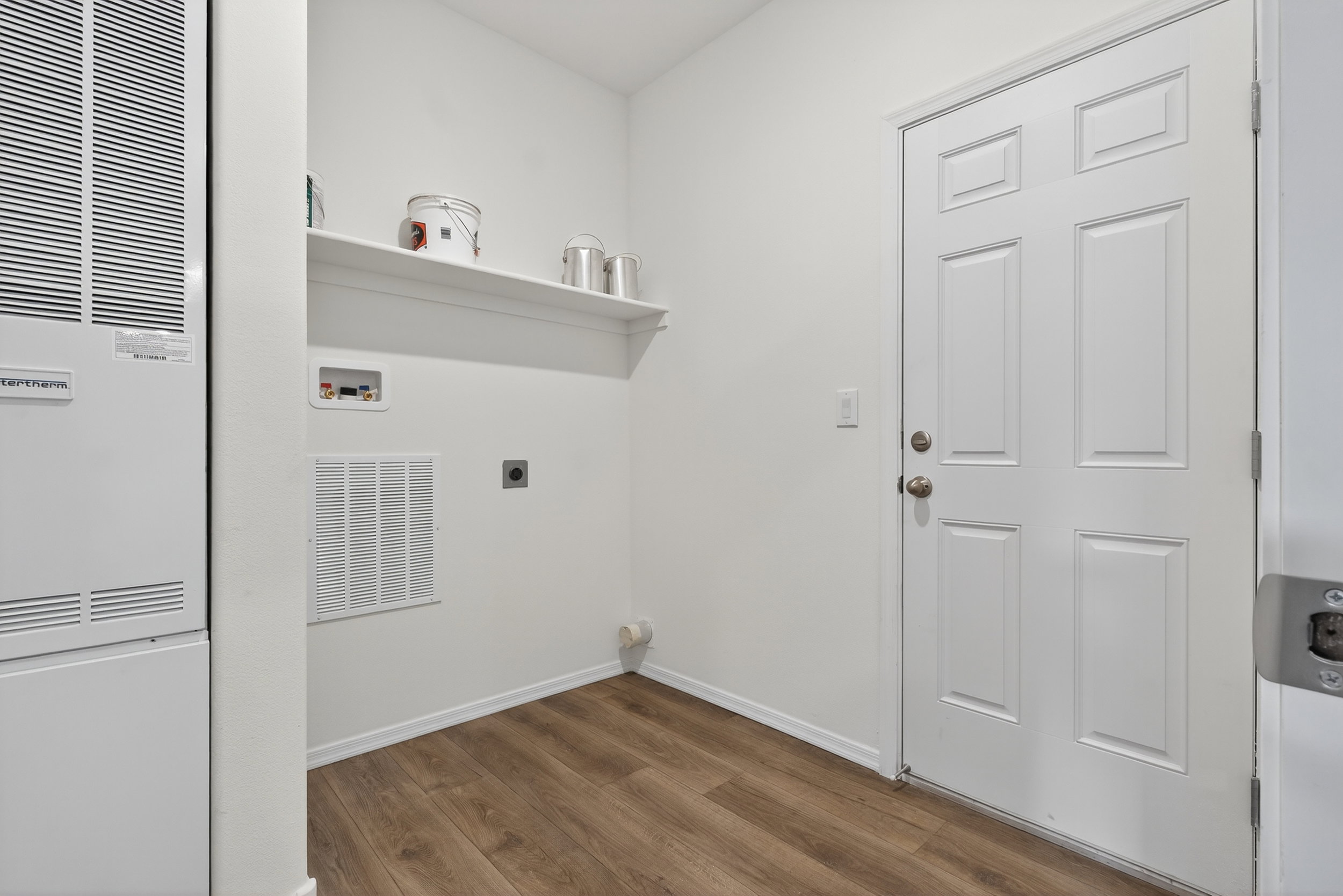 Laundry area with a heating unit, dark wood-style floors, electric dryer hookup, and washer hookup