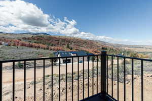 Balcony featuring a mountain view