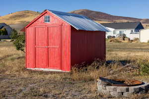 View of shed featuring a mountain view to the southwest