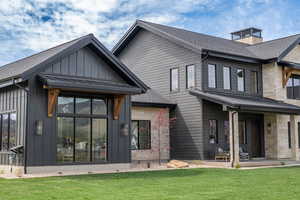 Beautiful exterior finishes balanced with lights and dark contrast finishes