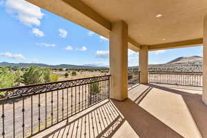 Balcony featuring a mountain view