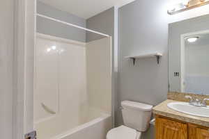 Bathroom with vanity and washtub / shower combination