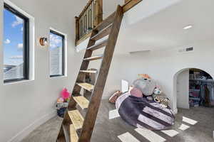 Detailed view of carpet flooring and arched walkways