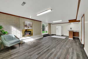 Community lobby with ornamental molding