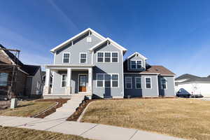 Craftsman house with a porch and a front lawn