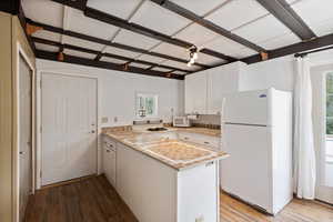 Kitchen featuriKitchen featuring a propane stove top and fridge.