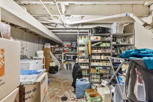 Storage with washer / clothes dryer