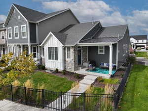 Beautiful Home next to park, pickleball, splash pad, pool, walking paths, and more!