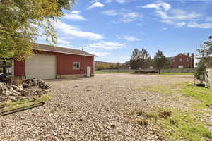 View of yard featuring an outbuilding