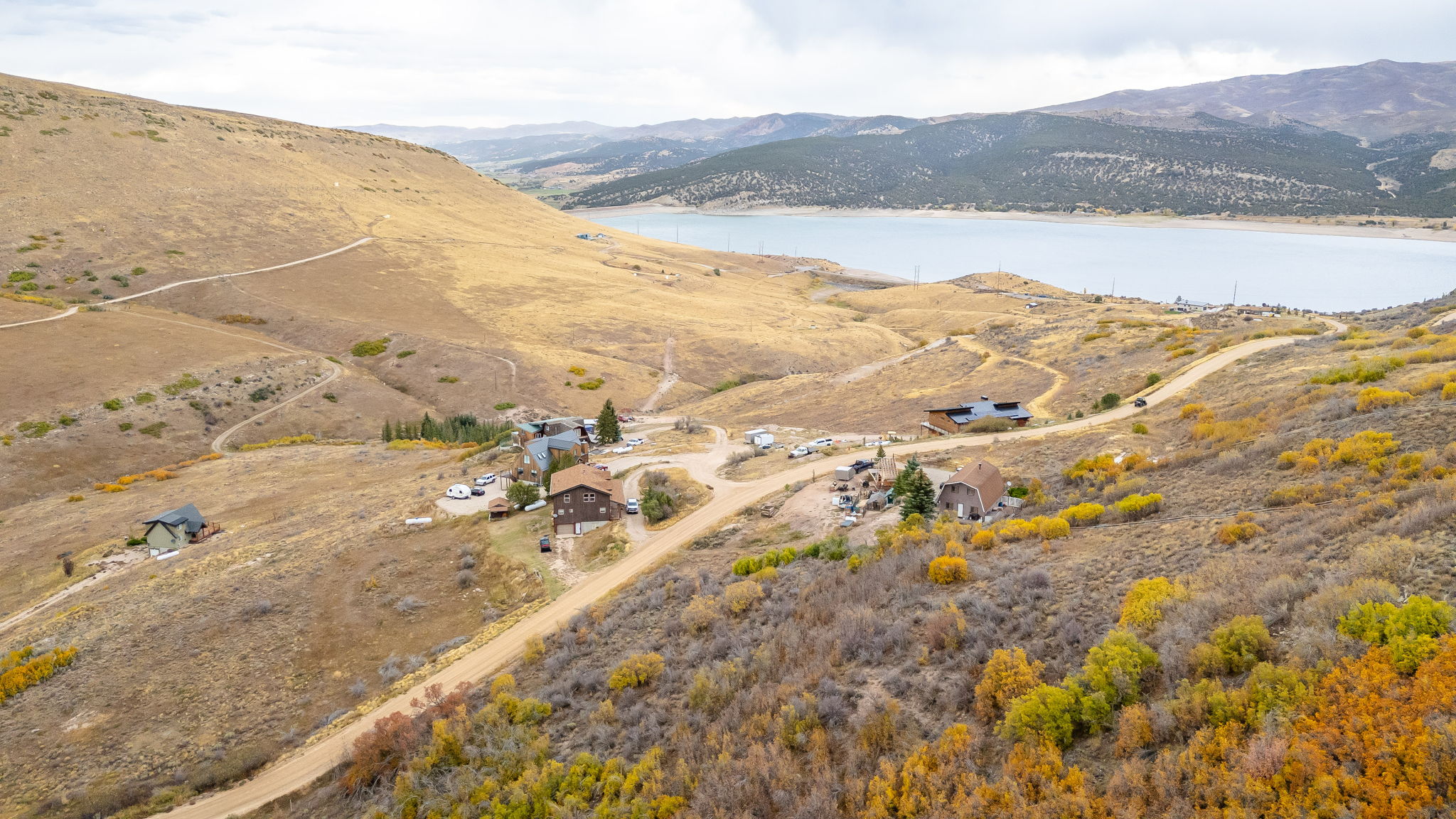 Aerial view of property's location featuring a water and mountain view