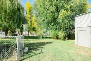 View of yard with an outbuilding