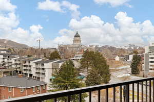 Balcony featuring a mountain view