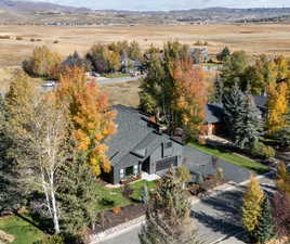 Aerial view of property's location featuring mountains