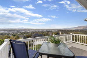Balcony featuring a mountain view