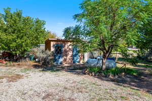 View of yard featuring an outdoor structure