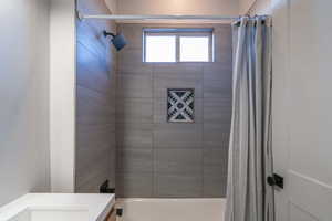 Full bath with vanity and shower / bath combo with shower curtain