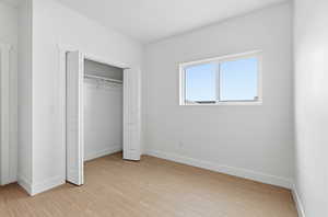 Bed room featuring light wood-style flooring and a closet