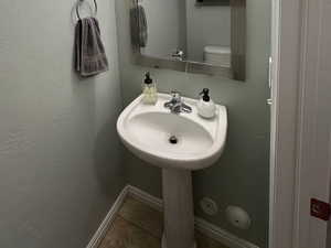Powder bath featuring a freestanding sink and mirror.