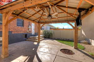 View of patio / terrace with ceiling fan