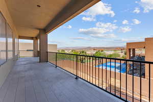 Balcony featuring a mountain view