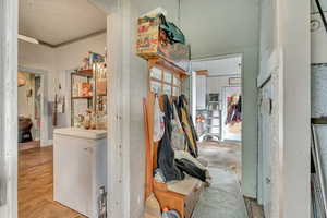 Corridor with washer / clothes dryer