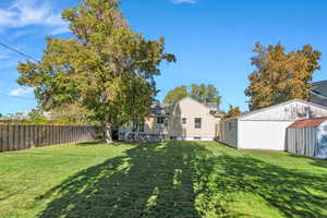 View of yard featuring an outbuilding