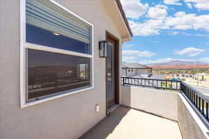 Balcony featuring a mountain view