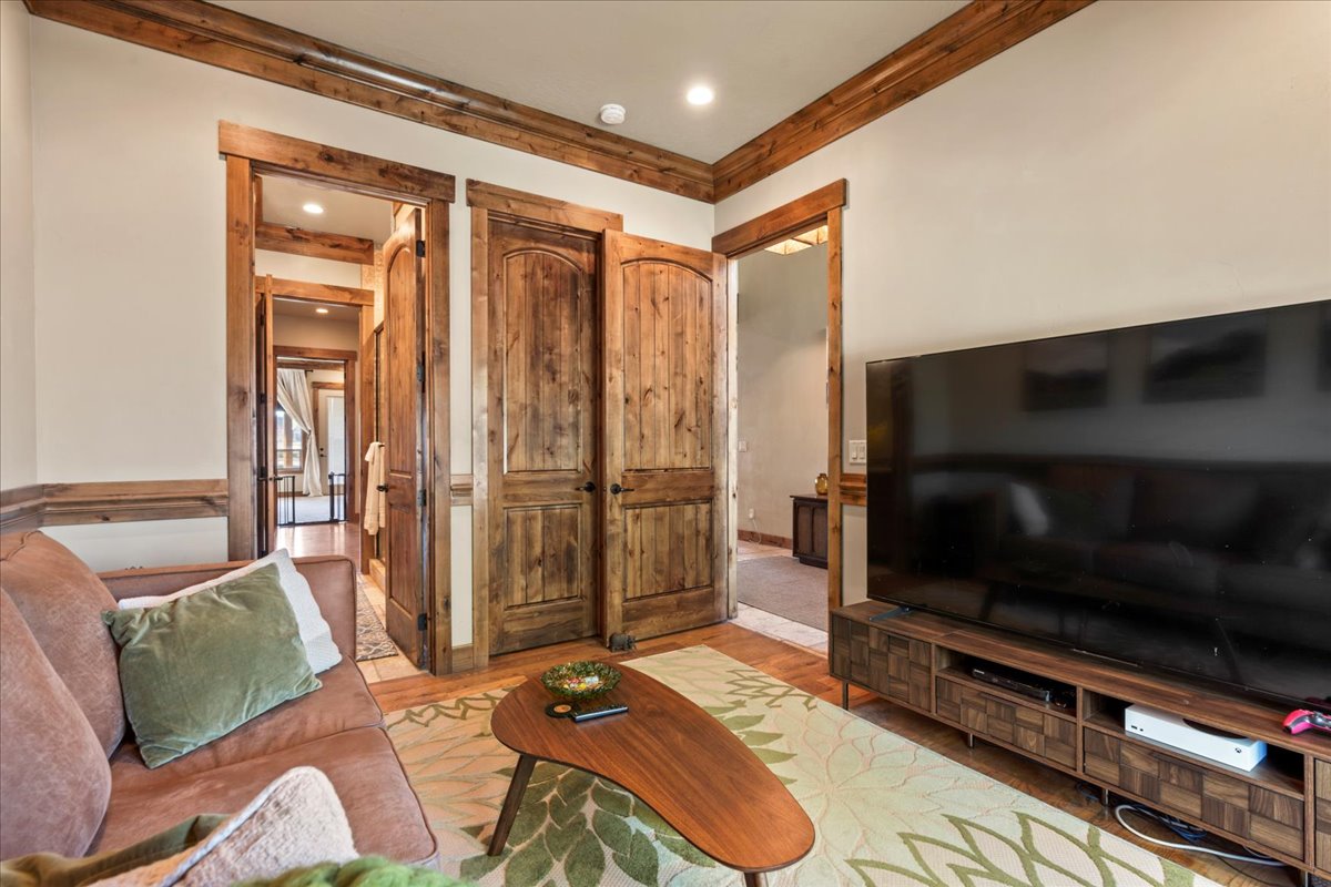 Flexible bedroom, main level with ensuite walk through bathroom.