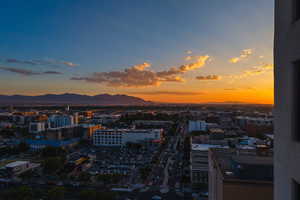 City view featuring mountains