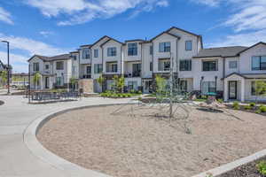View of property's community featuring a residential view
