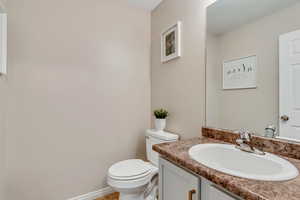 Main floor 1/2 bathroom