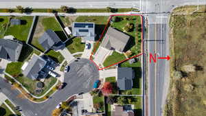 Aerial view of residential area featuring property parcel outlined