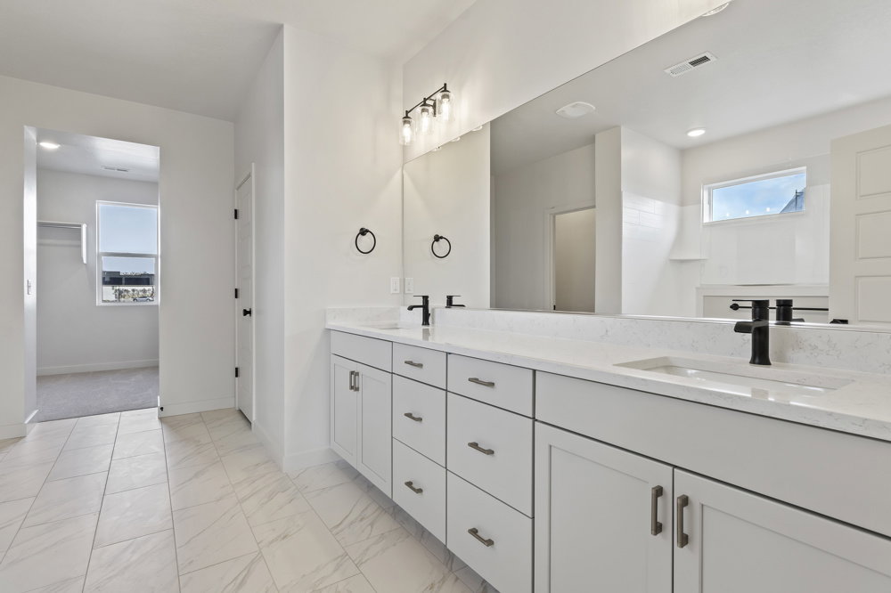 Photo of another home of the same floor plan. Colors and options may vary.