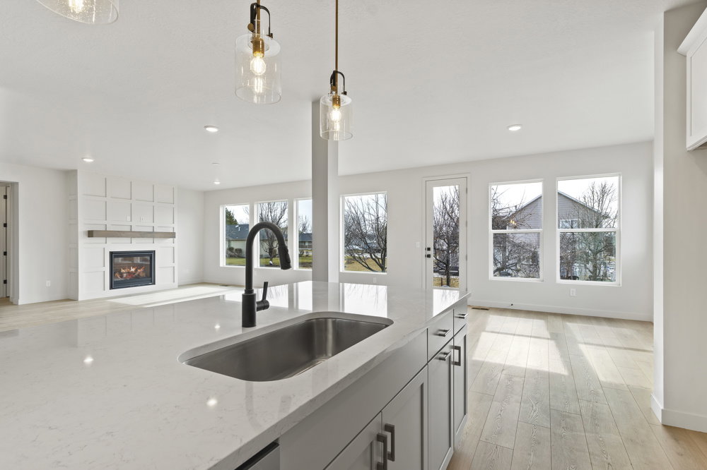 Photo of another home of the same floor plan. Colors and options may vary.