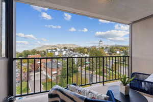 Private balcony with exquisite Capitol views.