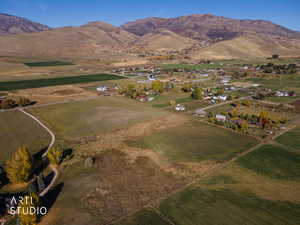 Aerial view of property's location featuring a mountain backdrop and rural landscape