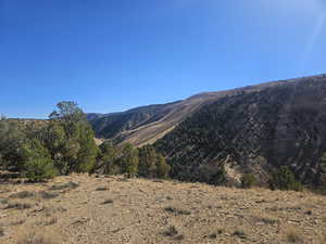 Amazing Views of the river, mountains & valley below!