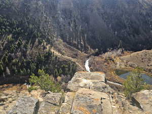 Amazing Views of the river, mountains & valley below!