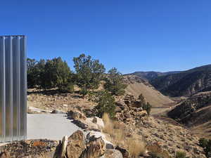 Amazing Views of the river, mountains & valley below!