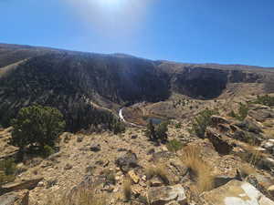 Amazing Views of the river, mountains & valley below!