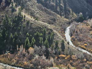Amazing Views of the river, mountains & valley below!