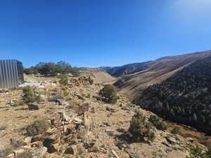 Amazing Views of the river, mountains & valley below!