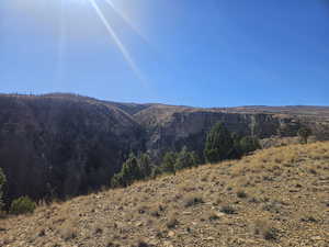 Amazing Views of the river, mountains & valley below!