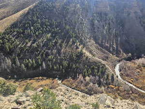 Amazing Views of the river, mountains & valley below!