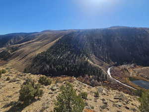 Amazing Views of the river, mountains & valley below!