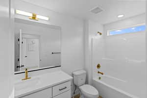 Bathroom with washtub / shower combination and vanity