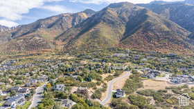 Aerial view of property's location featuring a mountain backdrop
