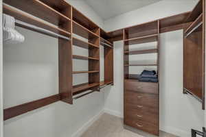 Upstairs en-suite walk-in closet