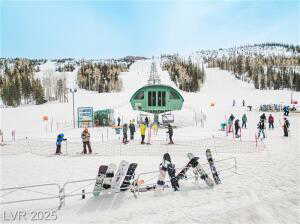 View of home's community